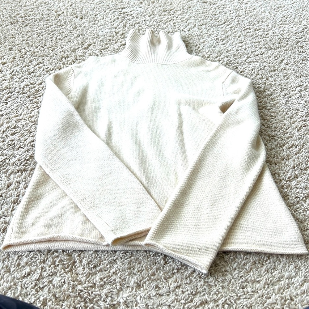 Men’s Cream Banana Republic Cashmere turtleneck sweater, size medium